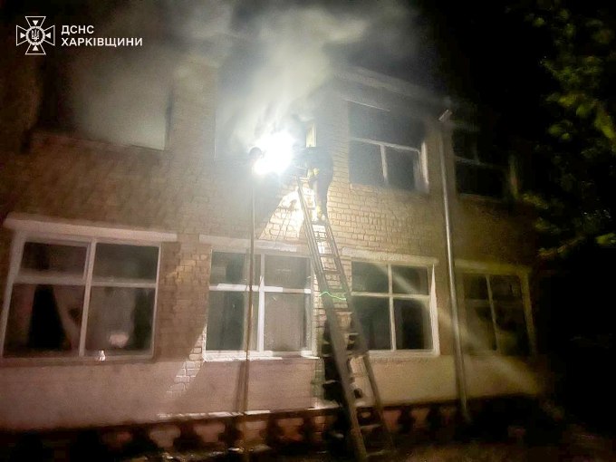 Дрони атакували дитсадок і склад на Харківщині – сталися масштабні пожежі